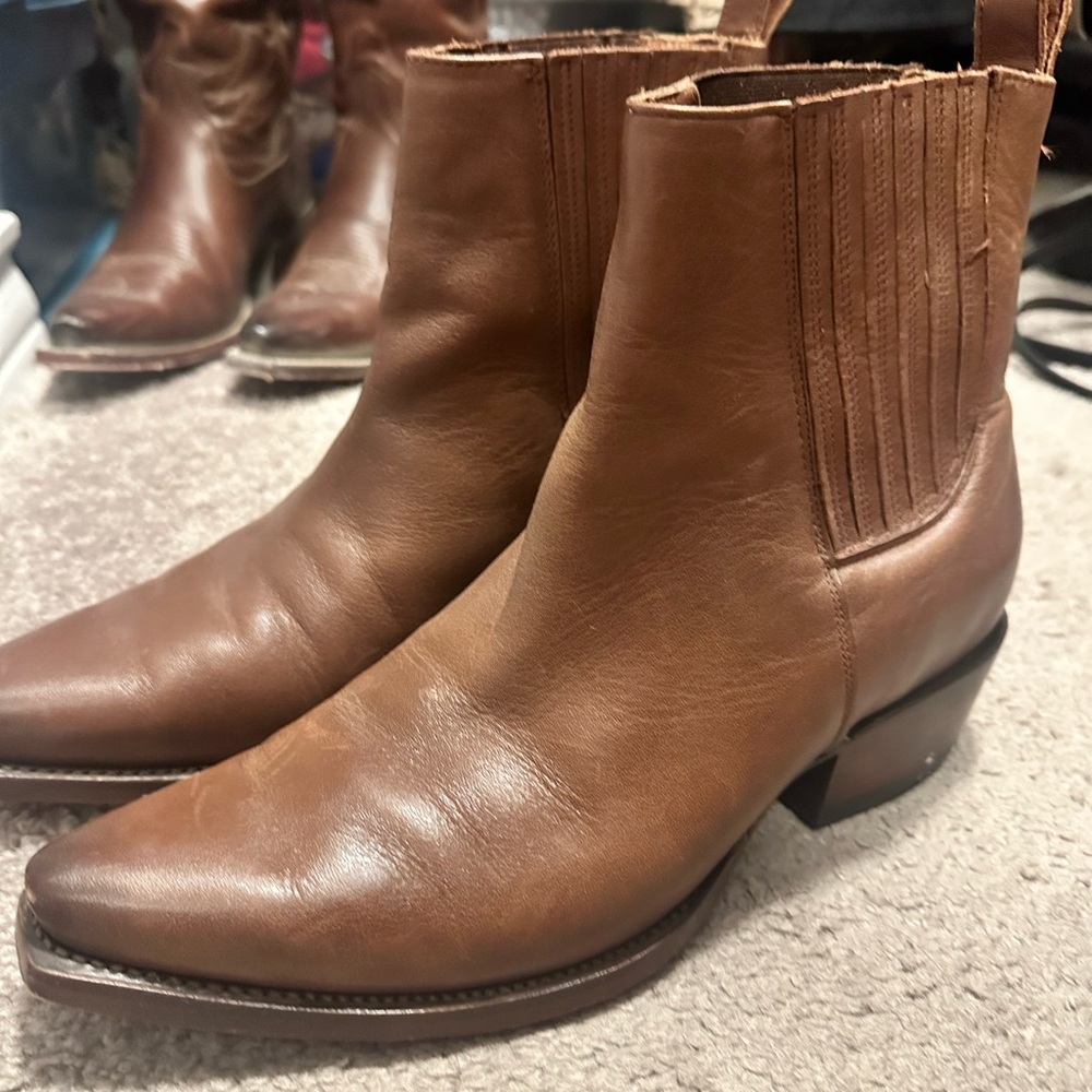 Women’s Tecovas Chelsea Boots, size 9.5 *not sold in stores anymore*